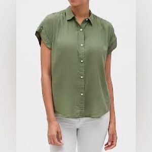 Gap olive button down shirt